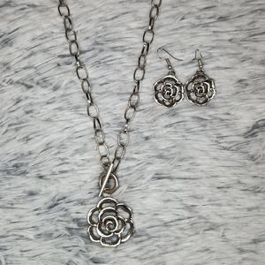Rose pendant set